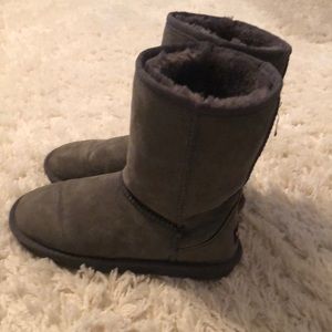 Fluffy grey boots from Lamo
